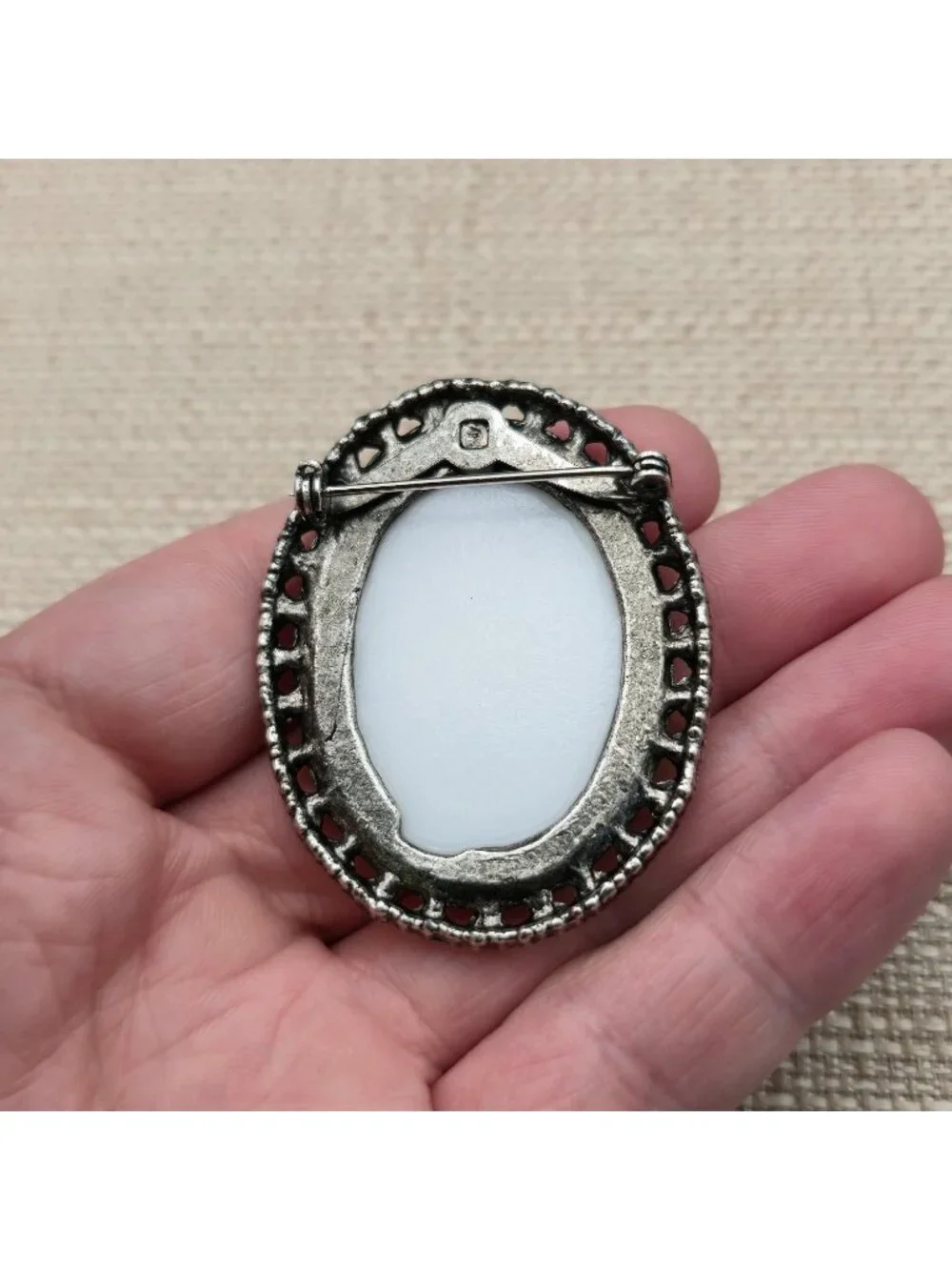 Vintage Red Rose Cameo -Floral with Filigree Frame Pin Brooch B1437